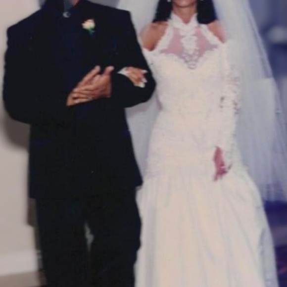 Drop waist elegant Wedding Dress cut-out shoulders/detachable train - size 6-8 - Picture 6 of 8